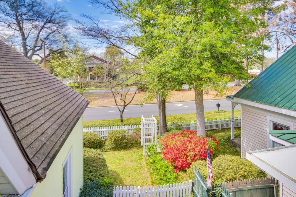 Garden-View Balcony! Dtwn Aiken Apt Near Augusta